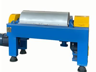 Horizontal spiral centrifugal dehydrator