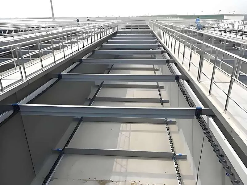 Sludge scraper